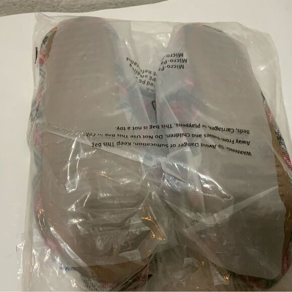 Wondershop Mama Elf Plaid Slippers 7/8 - Picture 3 of 5